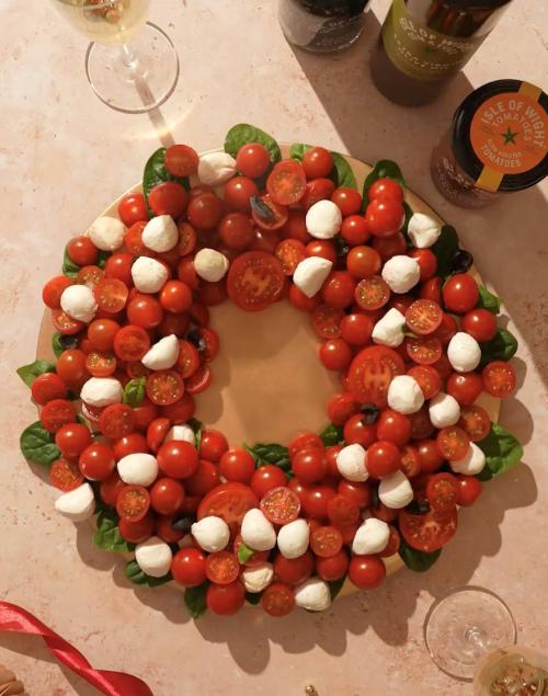  TOMATO CHRISTMAS WREATH
